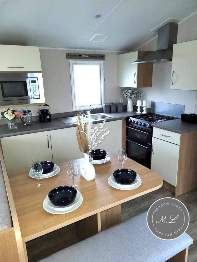 Palm Grove 181- Golden Palm - Pet Friendly, Wifi, Central Heating, Bed Linen - Meadow Lakes Caravan & Lodge Hire แชเปิลเซนต์เลนเนิร์ดส์ ภายนอก รูปภาพ