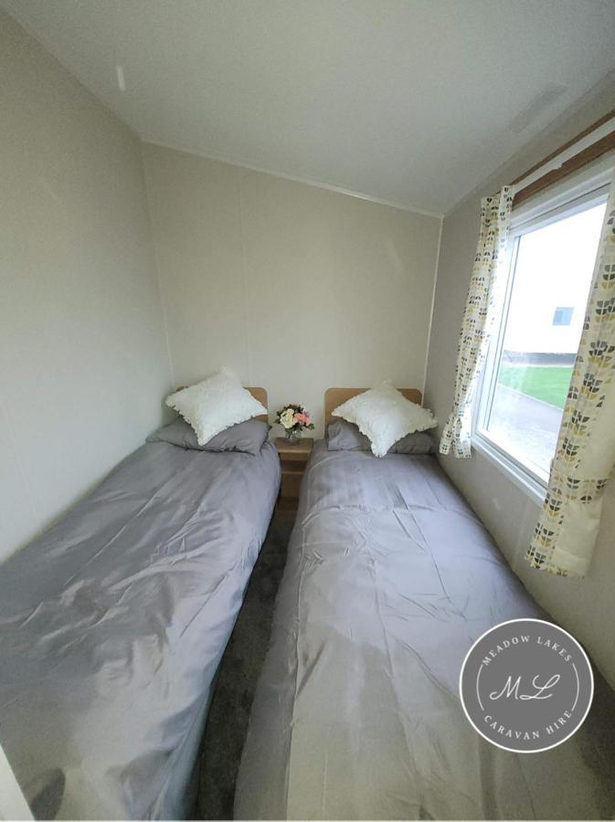 Palm Grove 181- Golden Palm - Pet Friendly, Wifi, Central Heating, Bed Linen - Meadow Lakes Caravan & Lodge Hire แชเปิลเซนต์เลนเนิร์ดส์ ภายนอก รูปภาพ
